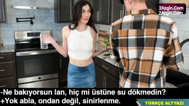 Ablam üstüne su dökünce meme uçları gözüktü kitlendim